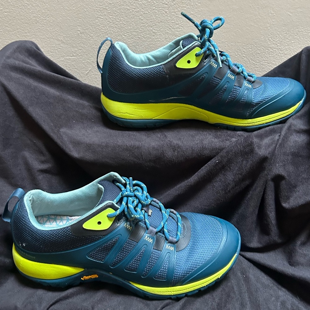 Dansko Phylicia waterproof sneakers Size 37